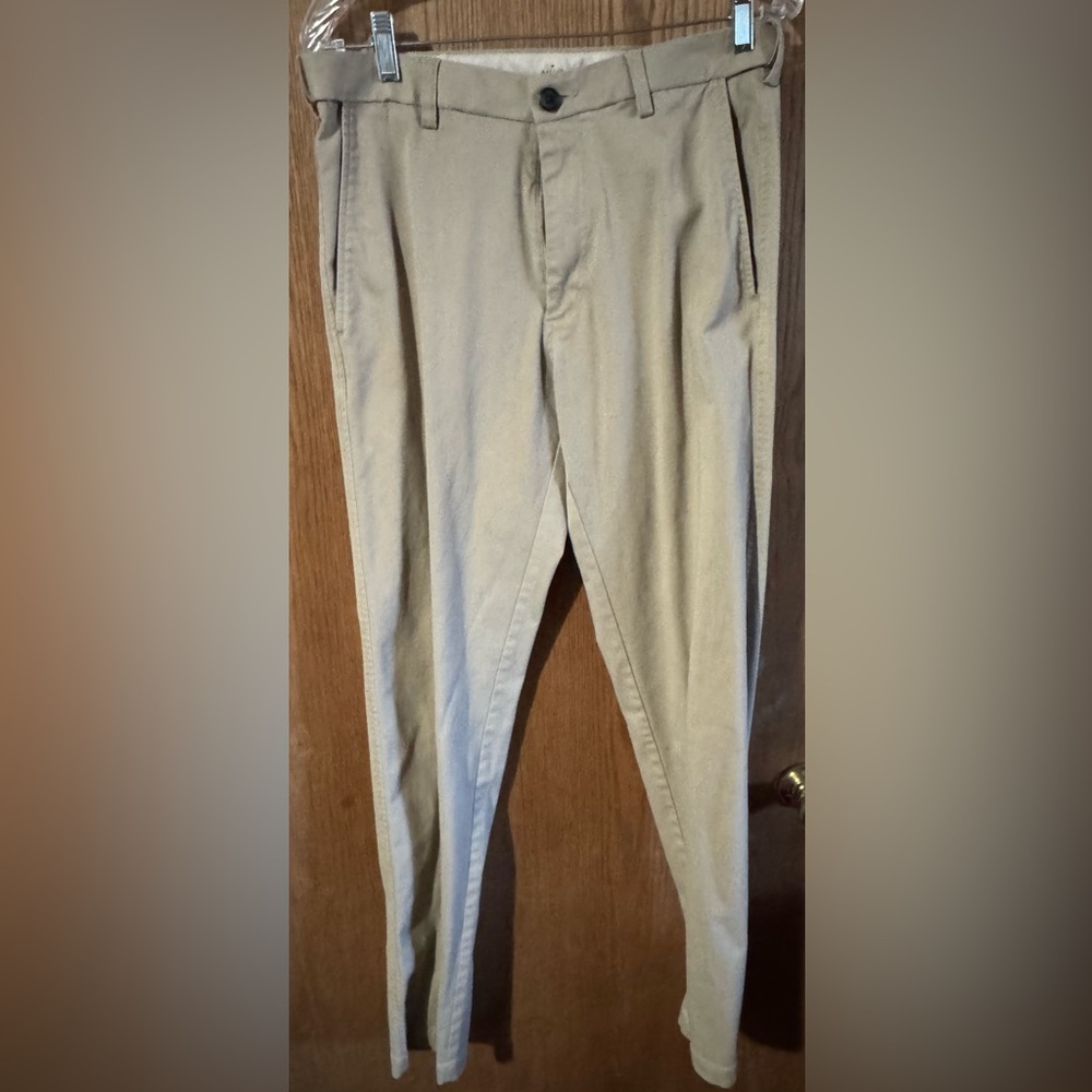 Men’s khaki pants
32x36